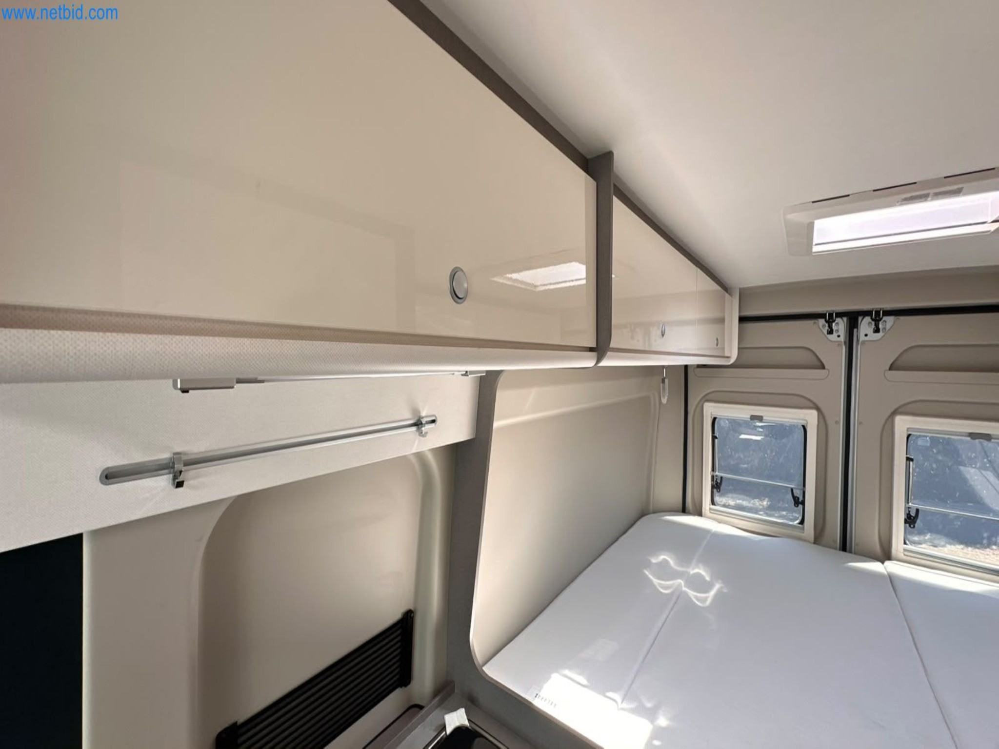 Motorhomes and recreational vehicles, travel trailers, caravan accessories, trucks, office and workshop equipment-15