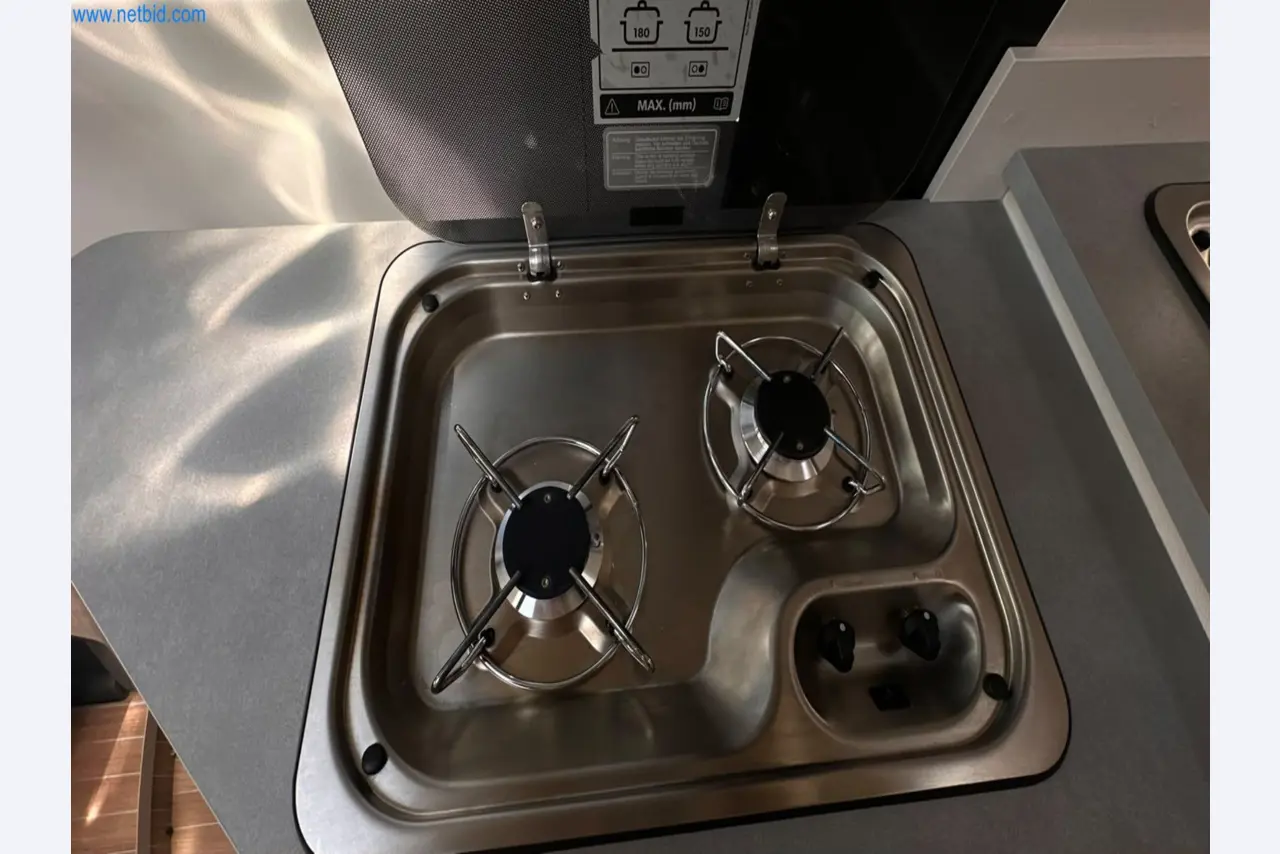 Motorhomes and recreational vehicles, travel trailers, caravan accessories, trucks, office and workshop equipment-15