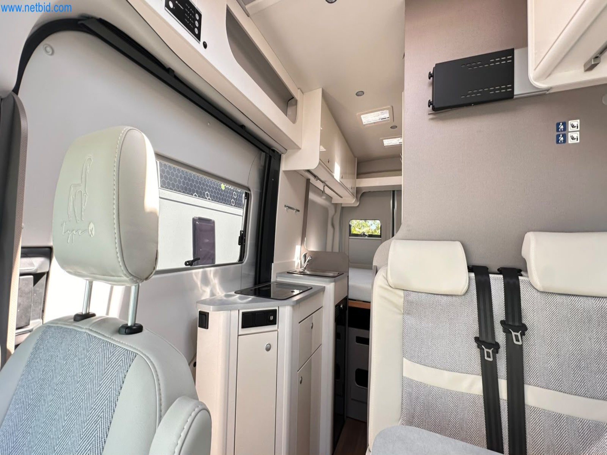 Motorhomes and recreational vehicles, travel trailers, caravan accessories, trucks, office and workshop equipment-18