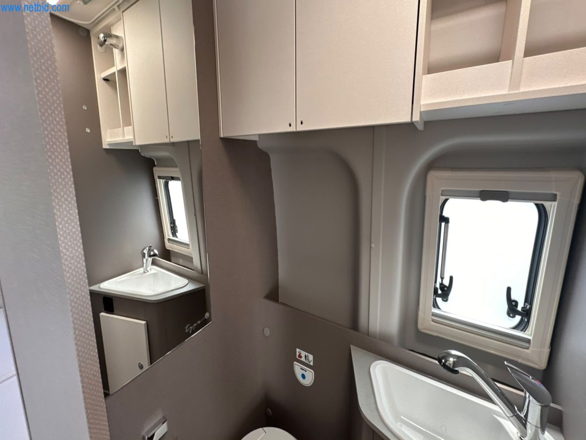Motorhomes and recreational vehicles, travel trailers, caravan accessories, trucks, office and workshop equipment-3