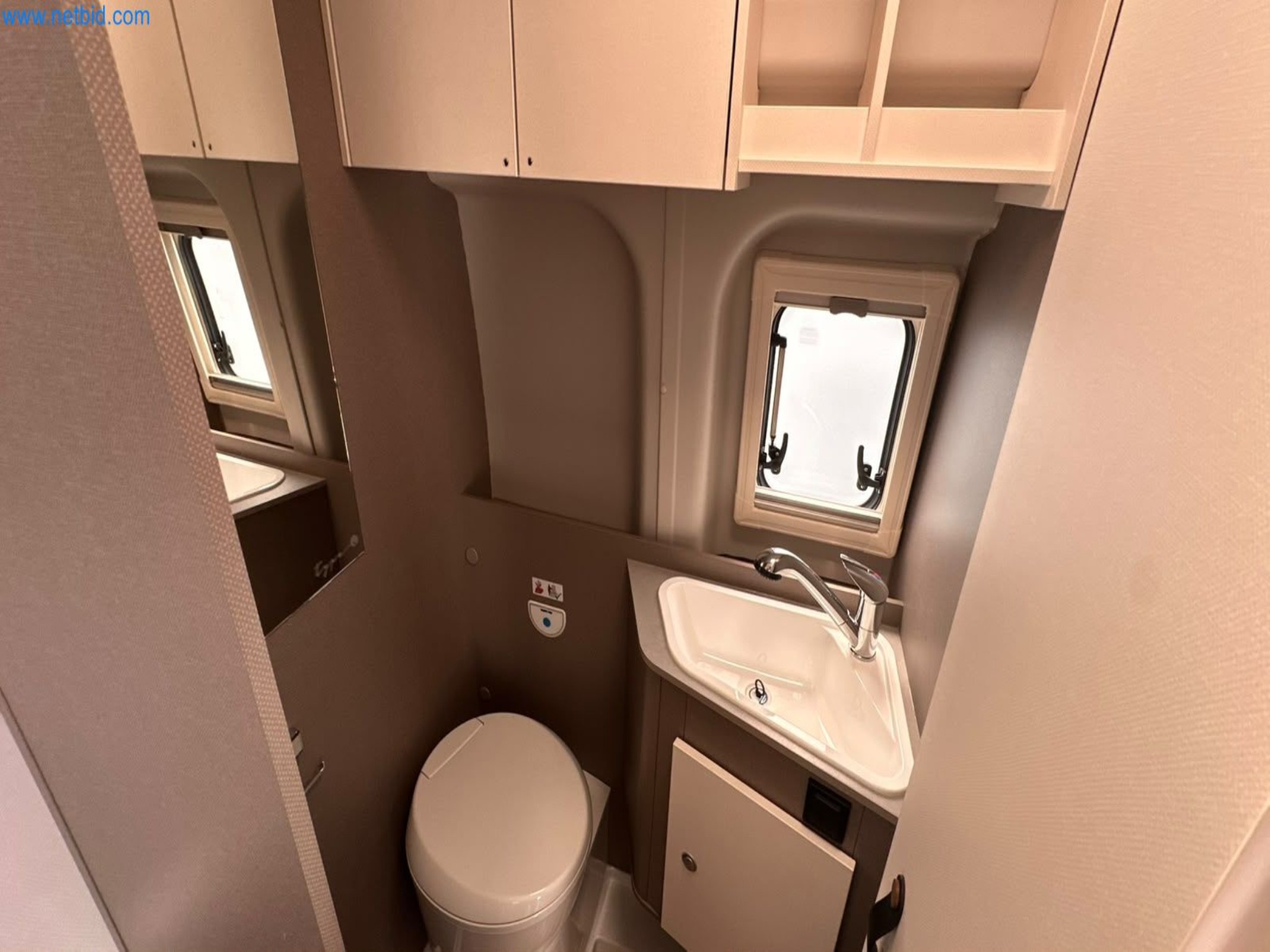 Motorhomes and recreational vehicles, travel trailers, caravan accessories, trucks, office and workshop equipment-7