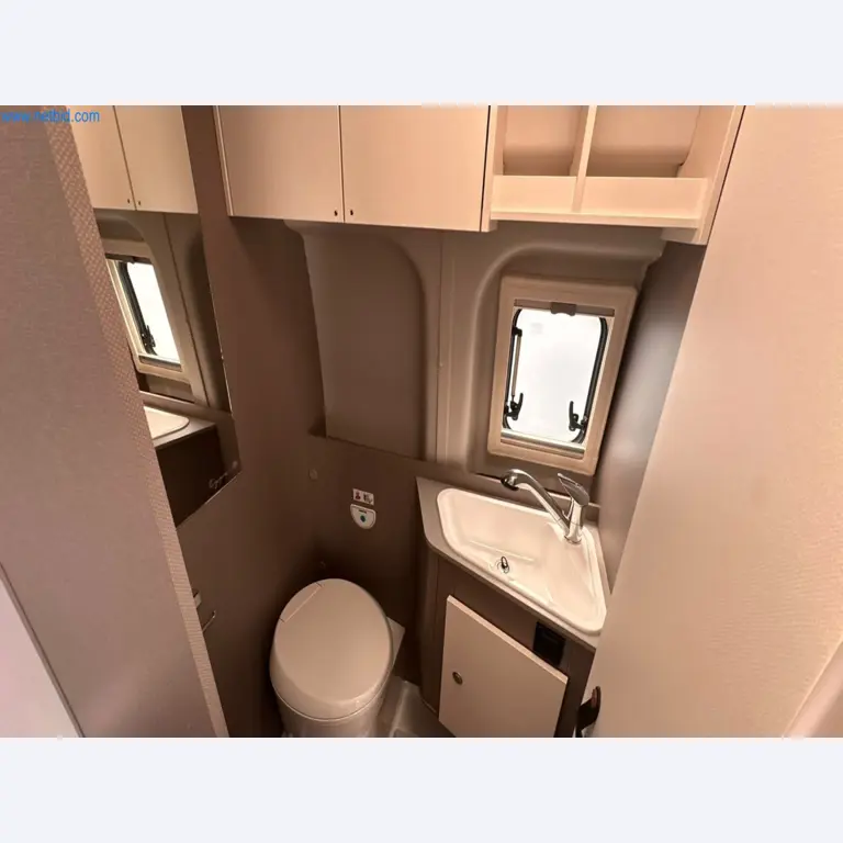 Motorhomes and recreational vehicles, travel trailers, caravan accessories, trucks, office and workshop equipment-7