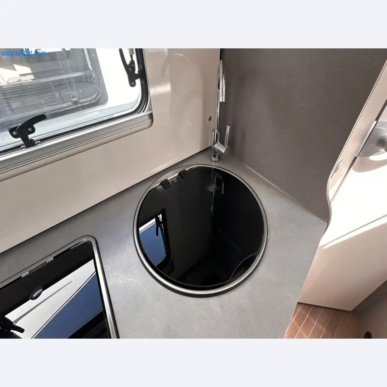Motorhomes and recreational vehicles, travel trailers, caravan accessories, trucks, office and workshop equipment-10