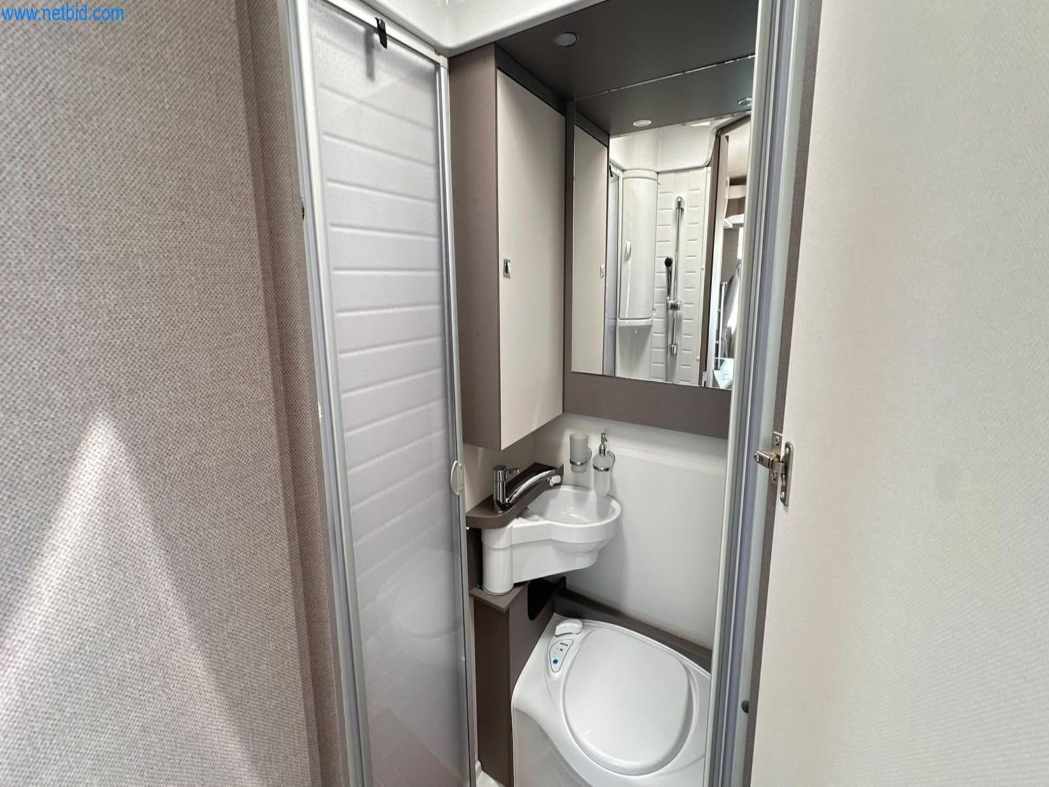 Motorhomes and recreational vehicles, travel trailers, caravan accessories, trucks, office and workshop equipment-11