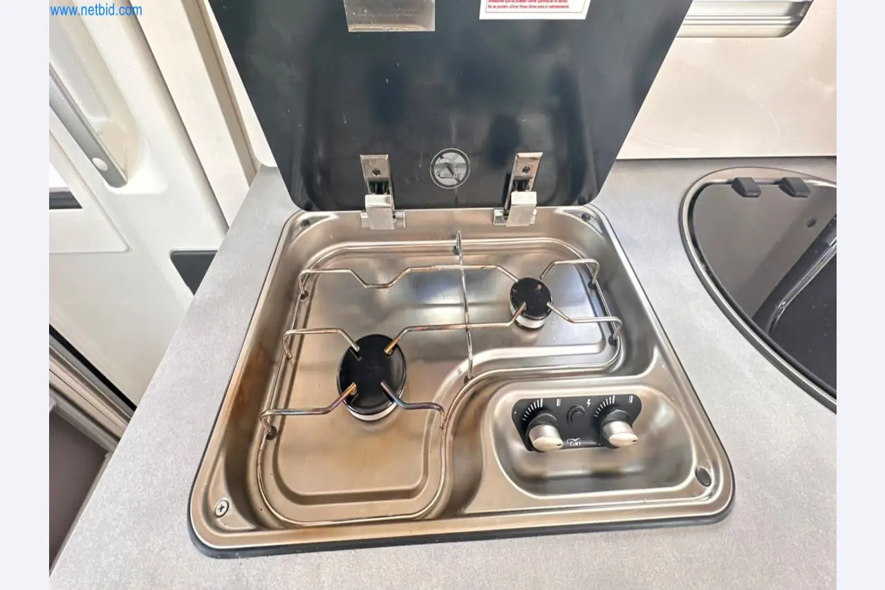 Motorhomes and recreational vehicles, travel trailers, caravan accessories, trucks, office and workshop equipment-14