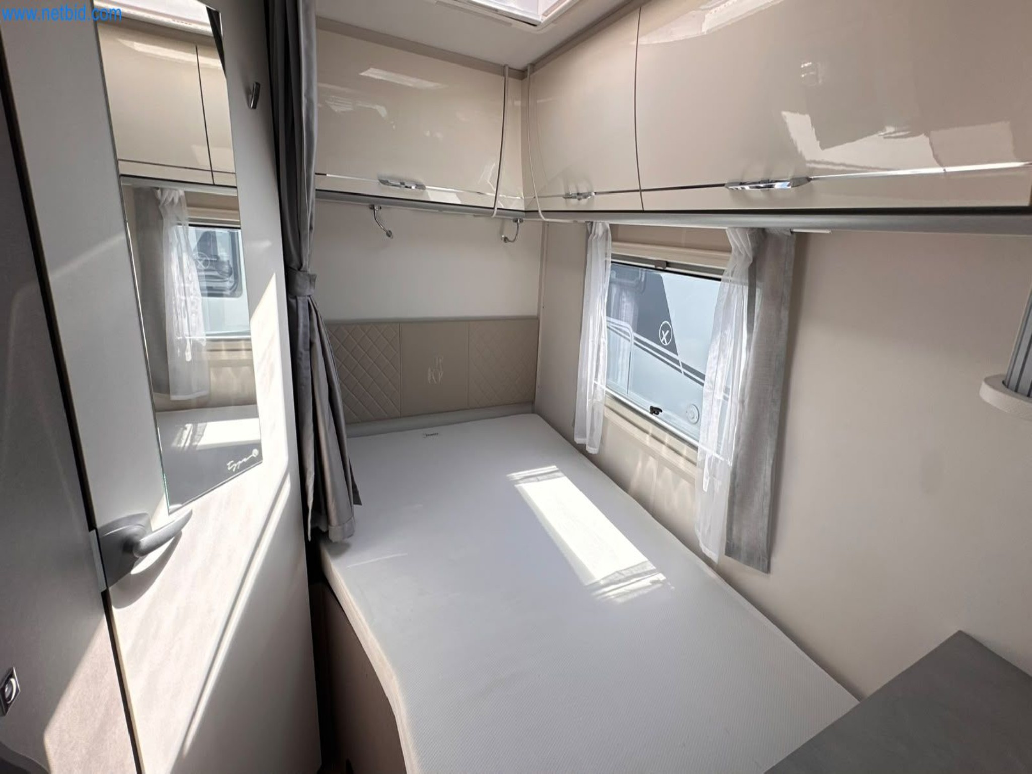 Motorhomes and recreational vehicles, travel trailers, caravan accessories, trucks, office and workshop equipment-4