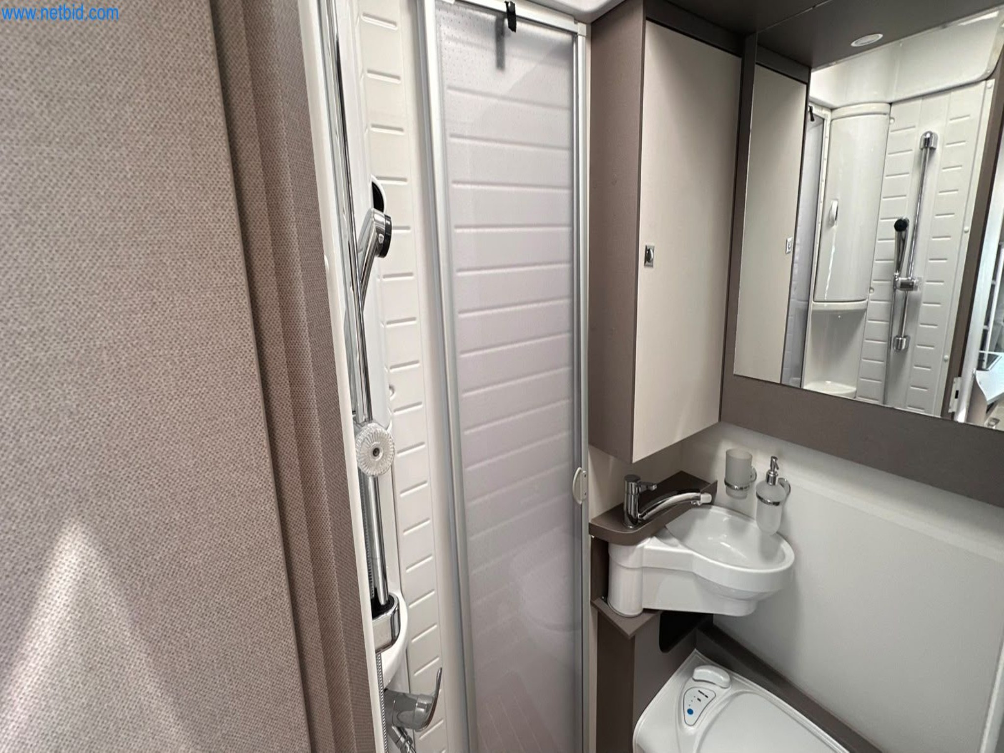 Motorhomes and recreational vehicles, travel trailers, caravan accessories, trucks, office and workshop equipment-6