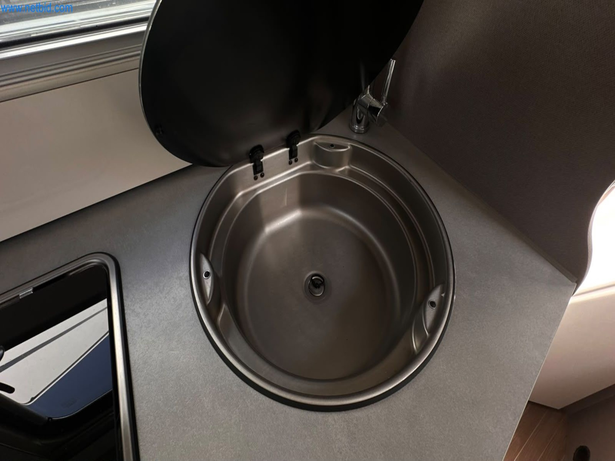 Motorhomes and recreational vehicles, travel trailers, caravan accessories, trucks, office and workshop equipment-8