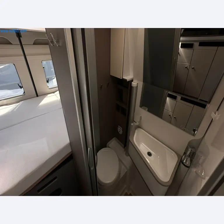 Motorhomes and recreational vehicles, travel trailers, caravan accessories, trucks, office and workshop equipment-9