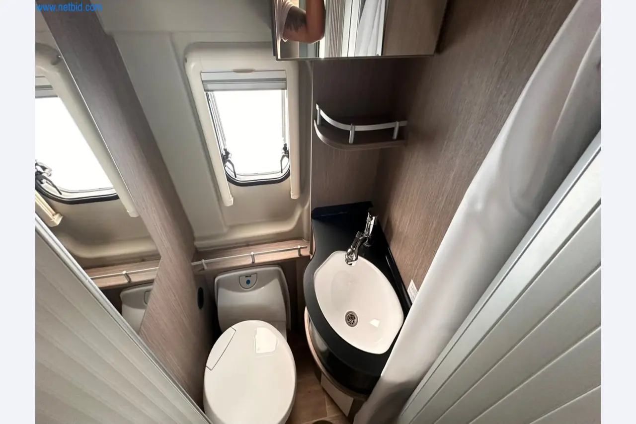 Motorhomes and recreational vehicles, travel trailers, caravan accessories, trucks, office and workshop equipment-15