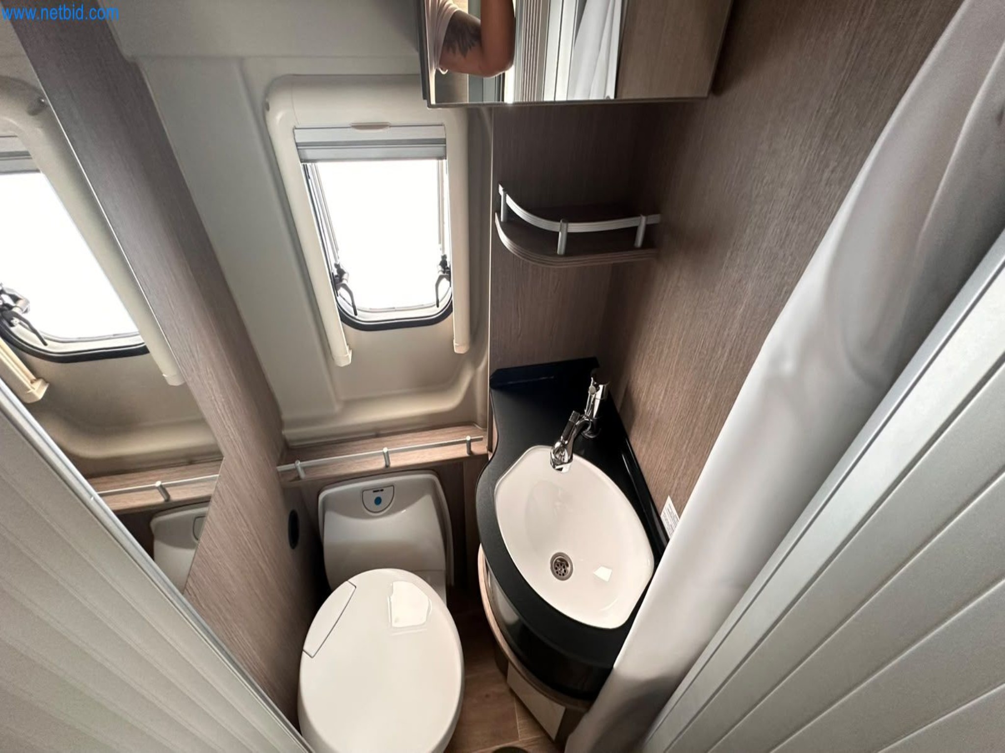 Motorhomes and recreational vehicles, travel trailers, caravan accessories, trucks, office and workshop equipment-8