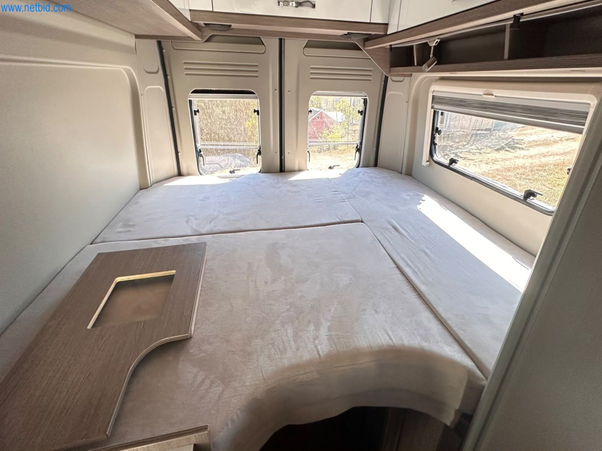 Motorhomes and recreational vehicles, travel trailers, caravan accessories, trucks, office and workshop equipment-9