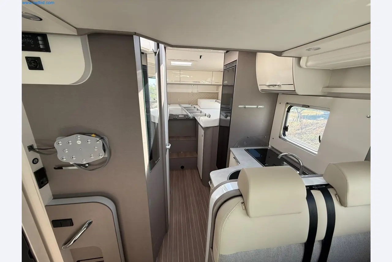 Motorhomes and recreational vehicles, travel trailers, caravan accessories, trucks, office and workshop equipment-14