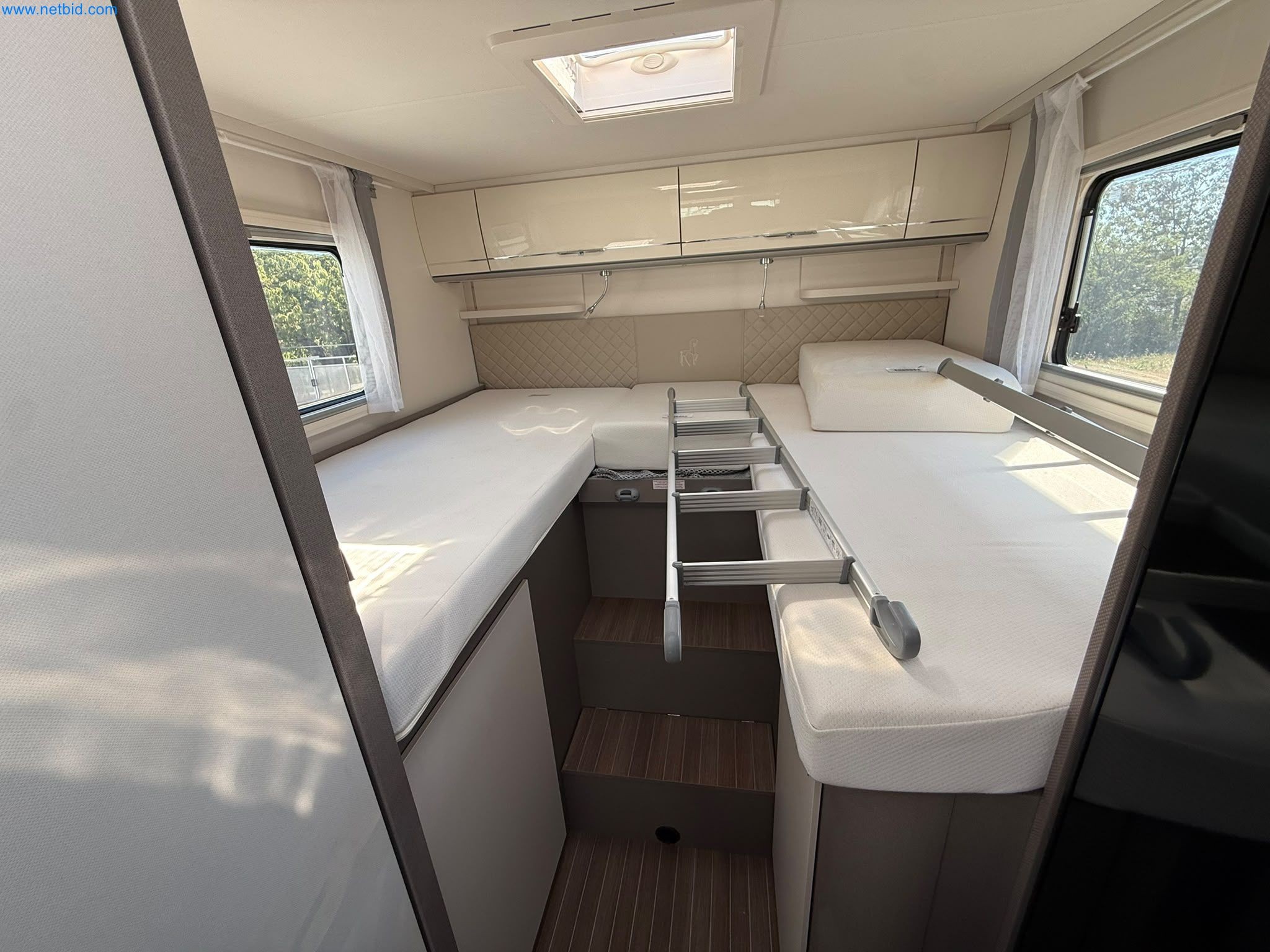 Motorhomes and recreational vehicles, travel trailers, caravan accessories, trucks, office and workshop equipment-17
