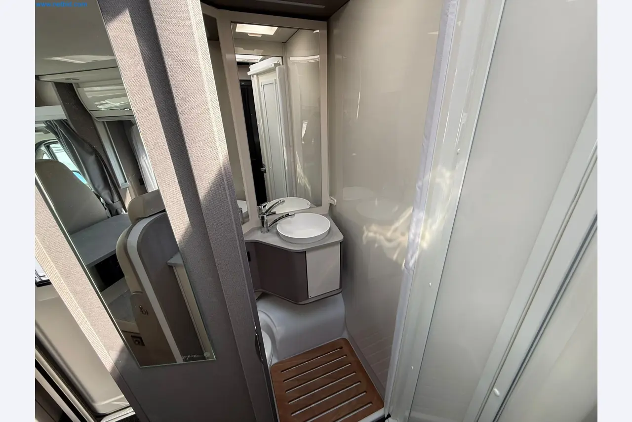 Motorhomes and recreational vehicles, travel trailers, caravan accessories, trucks, office and workshop equipment-18