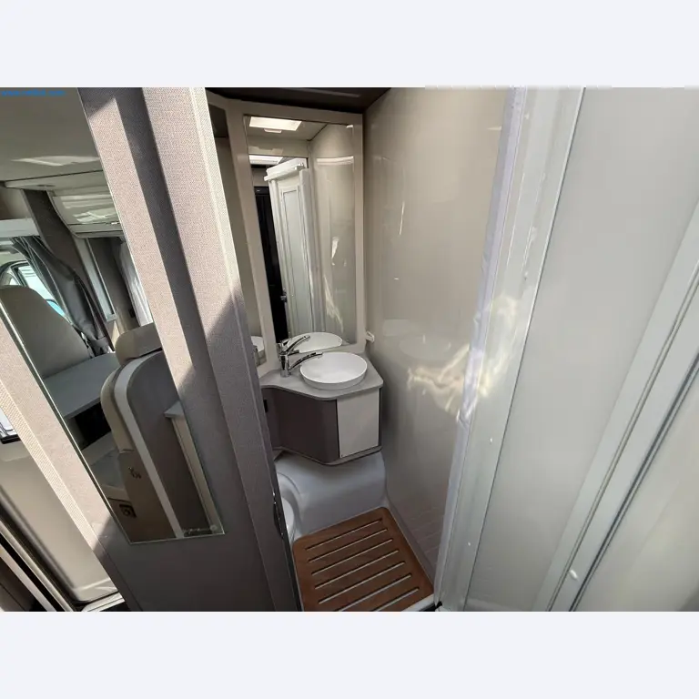 Motorhomes and recreational vehicles, travel trailers, caravan accessories, trucks, office and workshop equipment-18