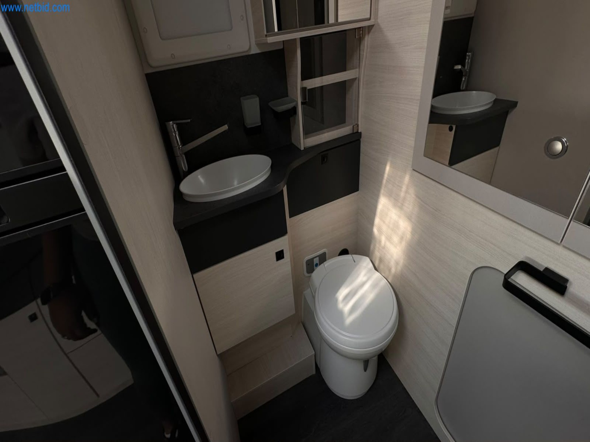 Motorhomes and recreational vehicles, travel trailers, caravan accessories, trucks, office and workshop equipment-17