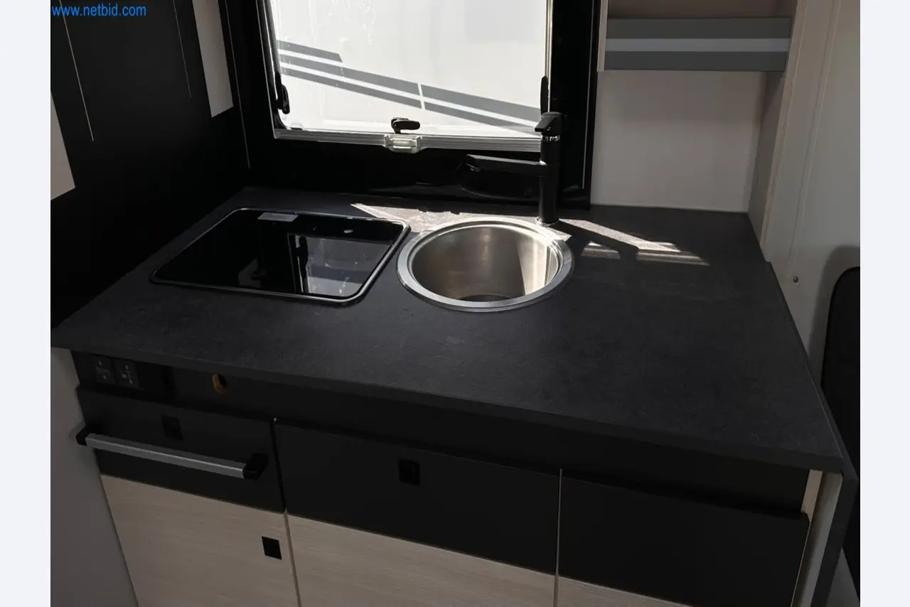 Motorhomes and recreational vehicles, travel trailers, caravan accessories, trucks, office and workshop equipment-6