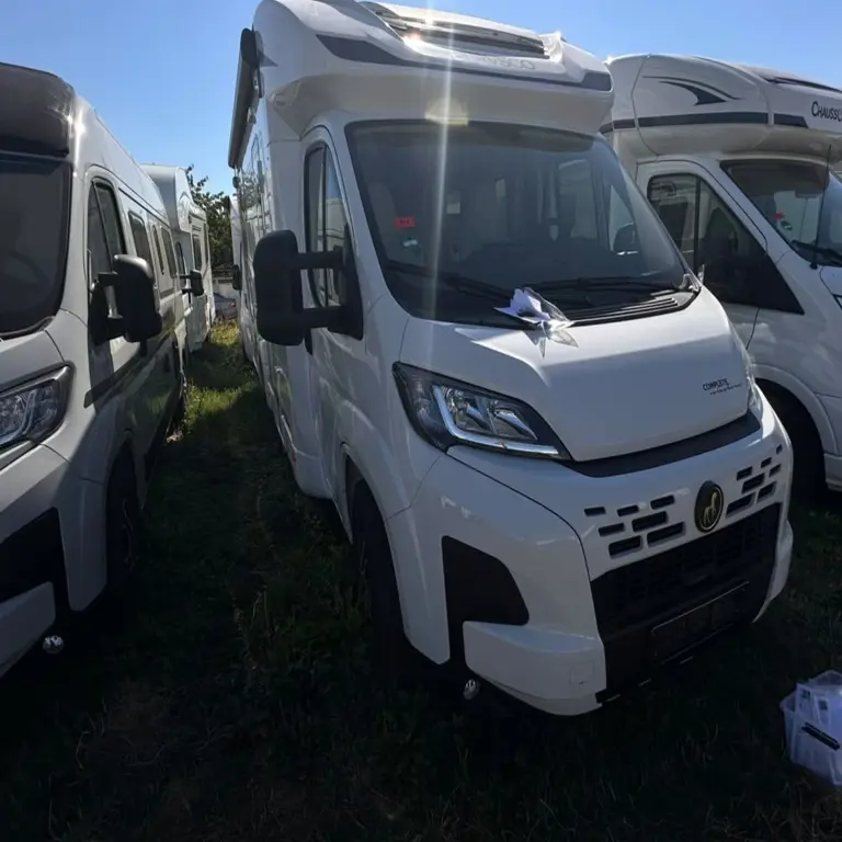 Partially integrated camper van Ford Chausson