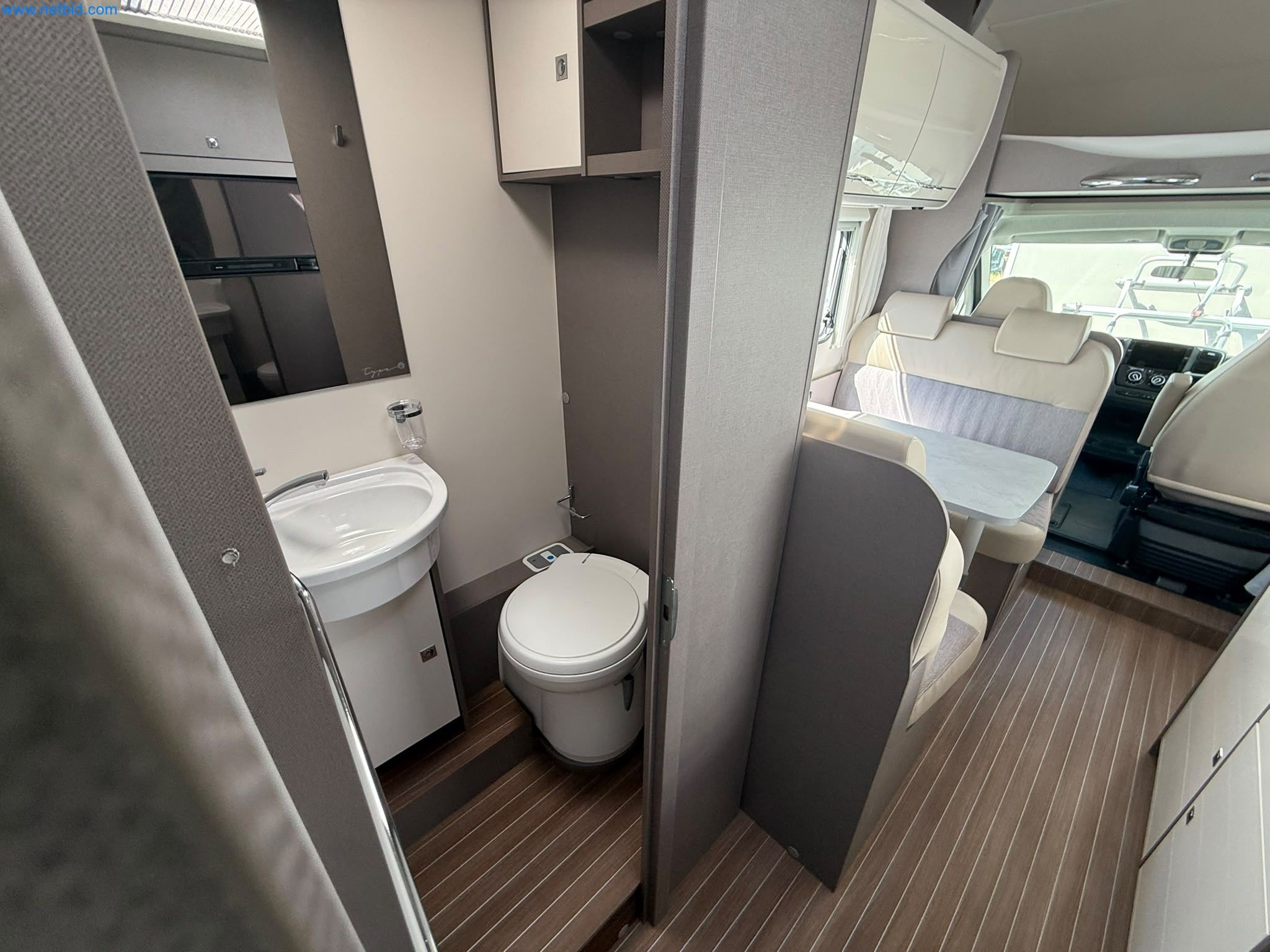 Motorhomes and recreational vehicles, travel trailers, caravan accessories, trucks, office and workshop equipment-12