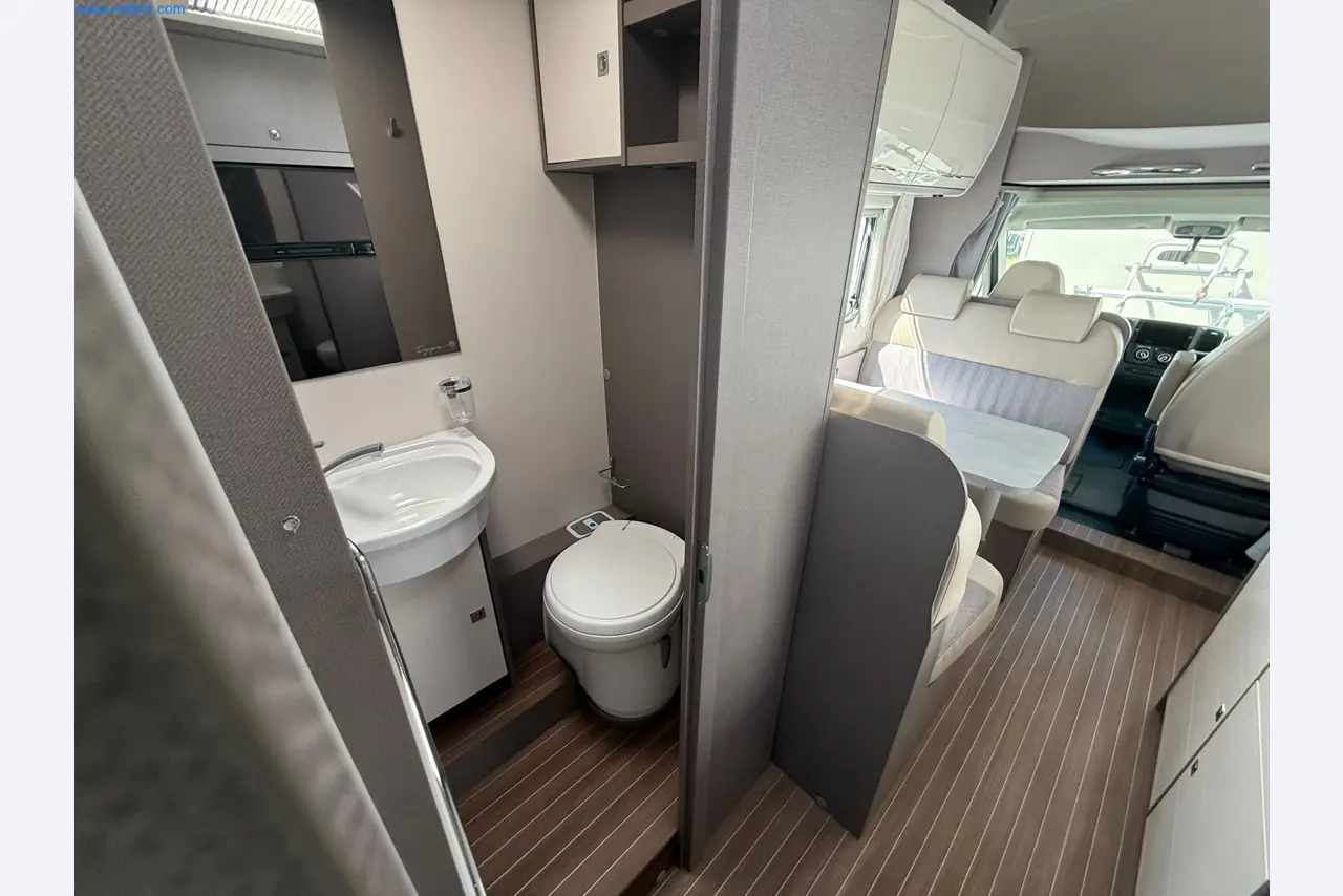 Motorhomes and recreational vehicles, travel trailers, caravan accessories, trucks, office and workshop equipment-12