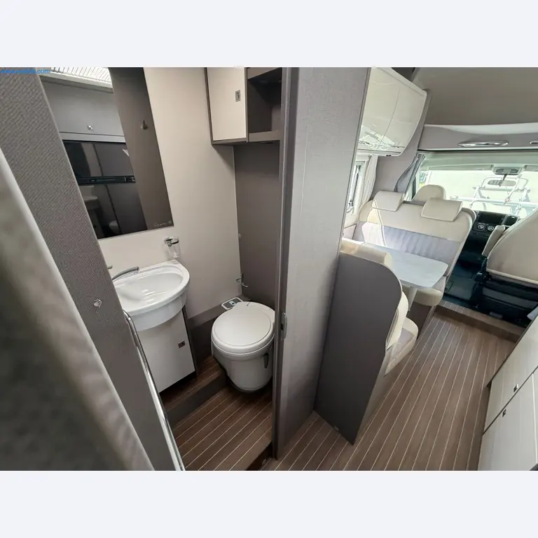 Motorhomes and recreational vehicles, travel trailers, caravan accessories, trucks, office and workshop equipment-12