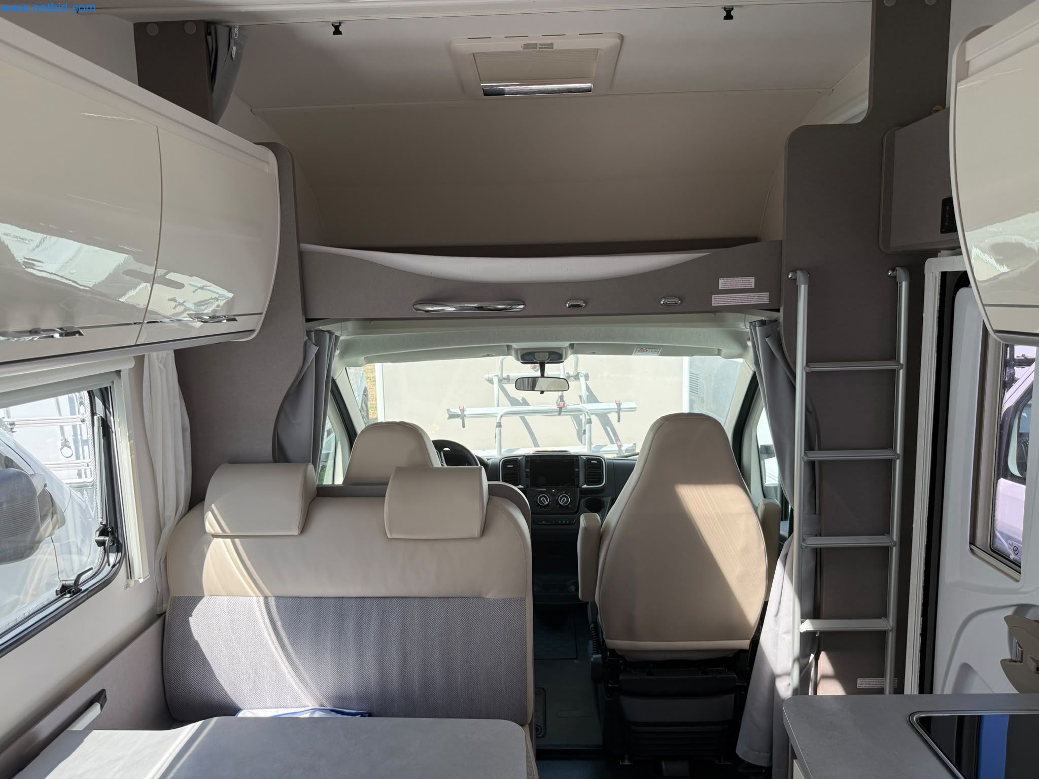 Motorhomes and recreational vehicles, travel trailers, caravan accessories, trucks, office and workshop equipment-4