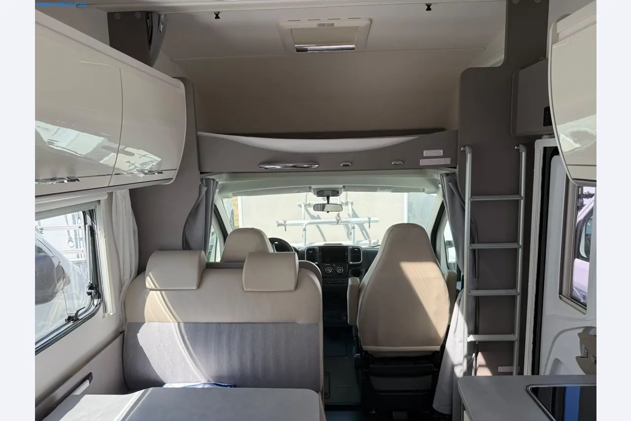 Motorhomes and recreational vehicles, travel trailers, caravan accessories, trucks, office and workshop equipment-4