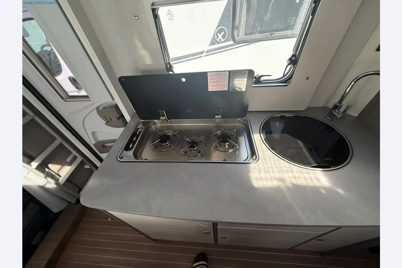 Motorhomes and recreational vehicles, travel trailers, caravan accessories, trucks, office and workshop equipment-6
