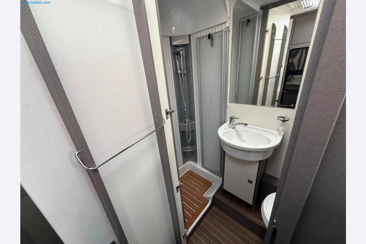 Motorhomes and recreational vehicles, travel trailers, caravan accessories, trucks, office and workshop equipment-8