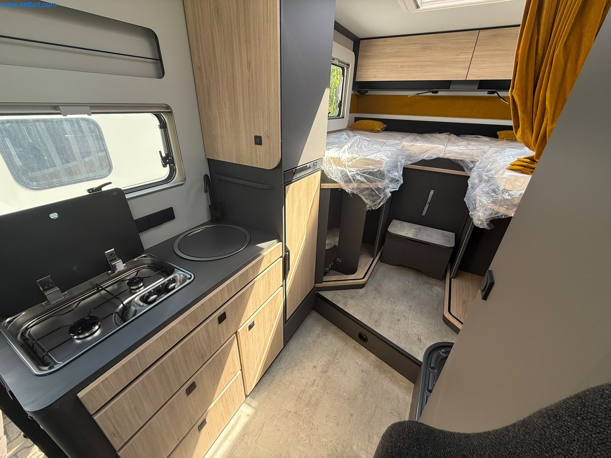 Motorhomes and recreational vehicles, travel trailers, caravan accessories, trucks, office and workshop equipment-10