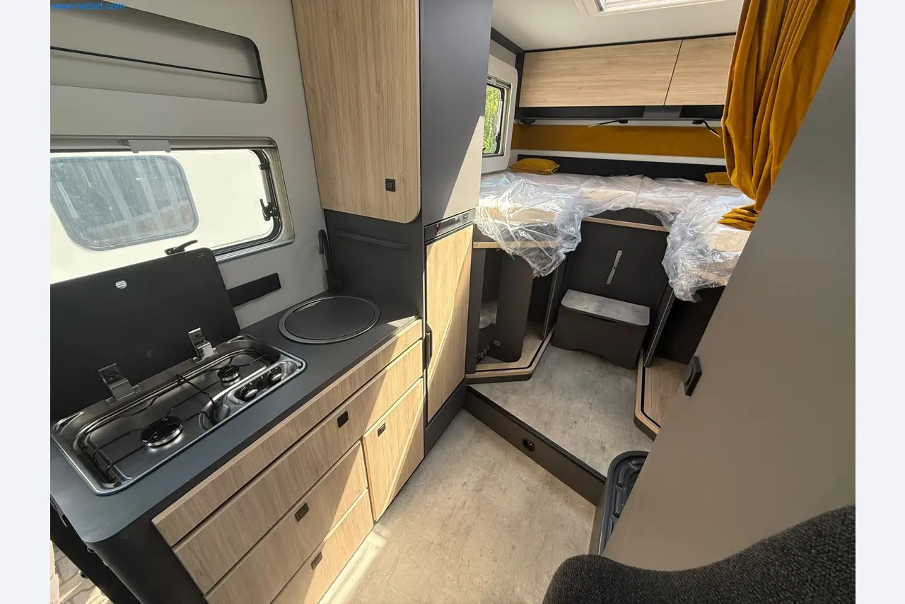 Motorhomes and recreational vehicles, travel trailers, caravan accessories, trucks, office and workshop equipment-10
