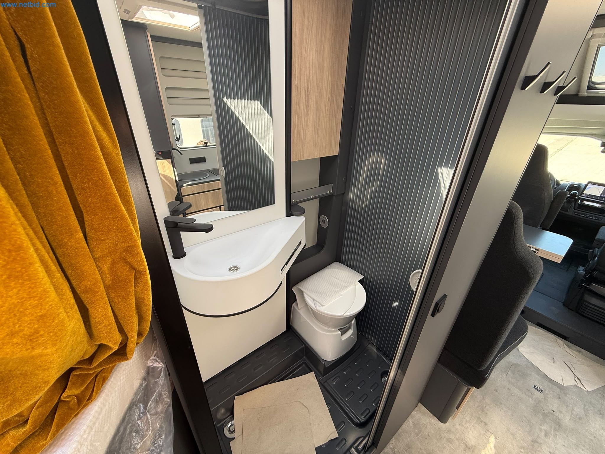Motorhomes and recreational vehicles, travel trailers, caravan accessories, trucks, office and workshop equipment-11