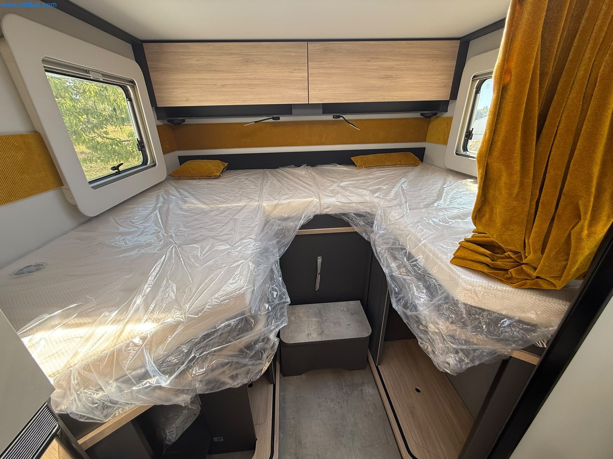 Motorhomes and recreational vehicles, travel trailers, caravan accessories, trucks, office and workshop equipment-12