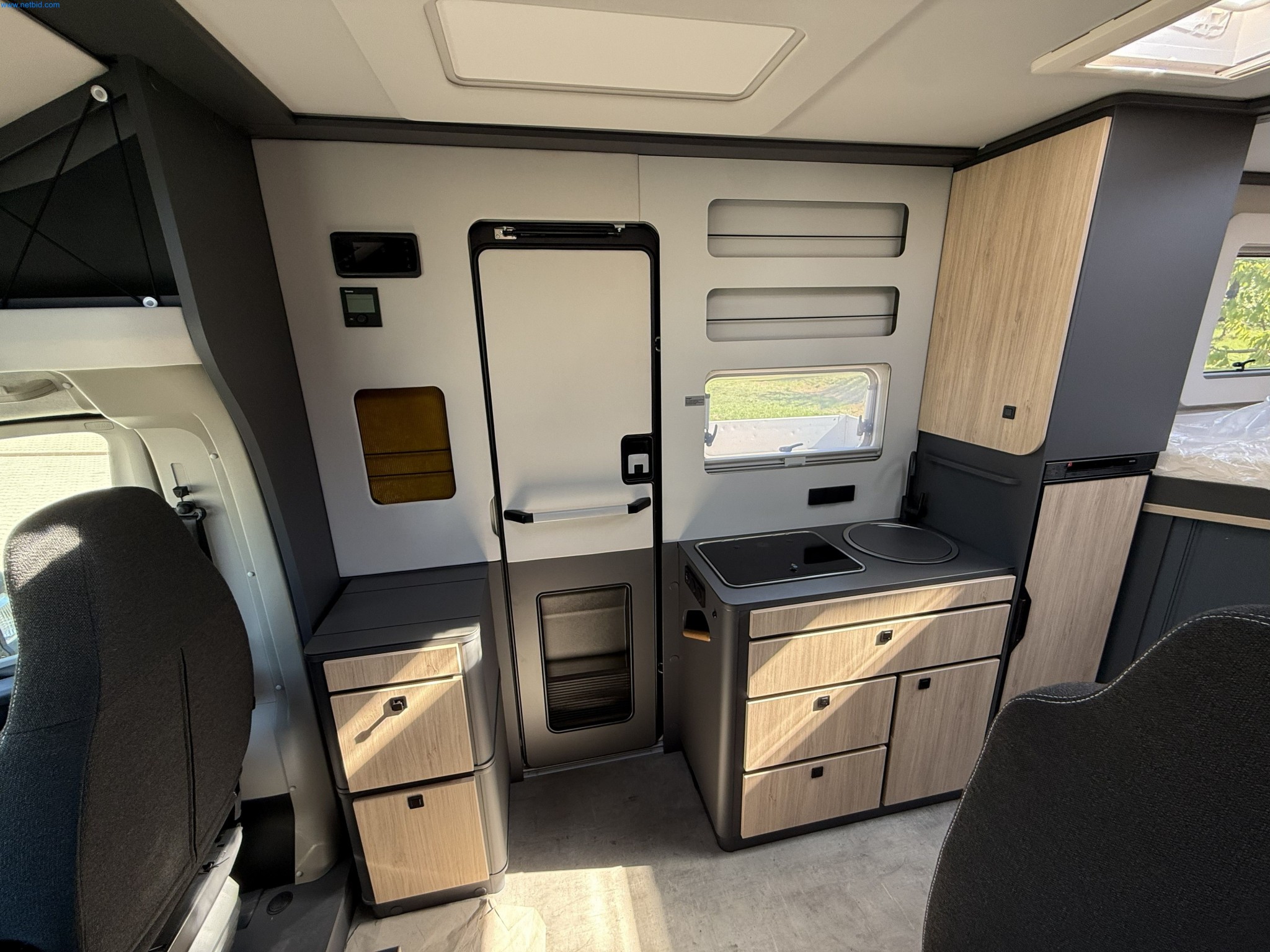 Motorhomes and recreational vehicles, travel trailers, RV accessories, trucks, office and workshop equipment-15