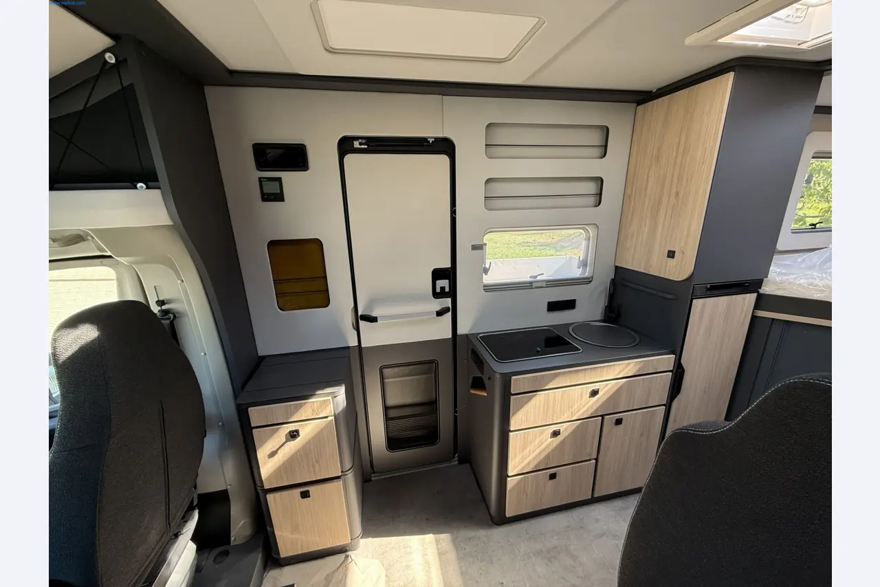 Motorhomes and recreational vehicles, travel trailers, RV accessories, trucks, office and workshop equipment-15