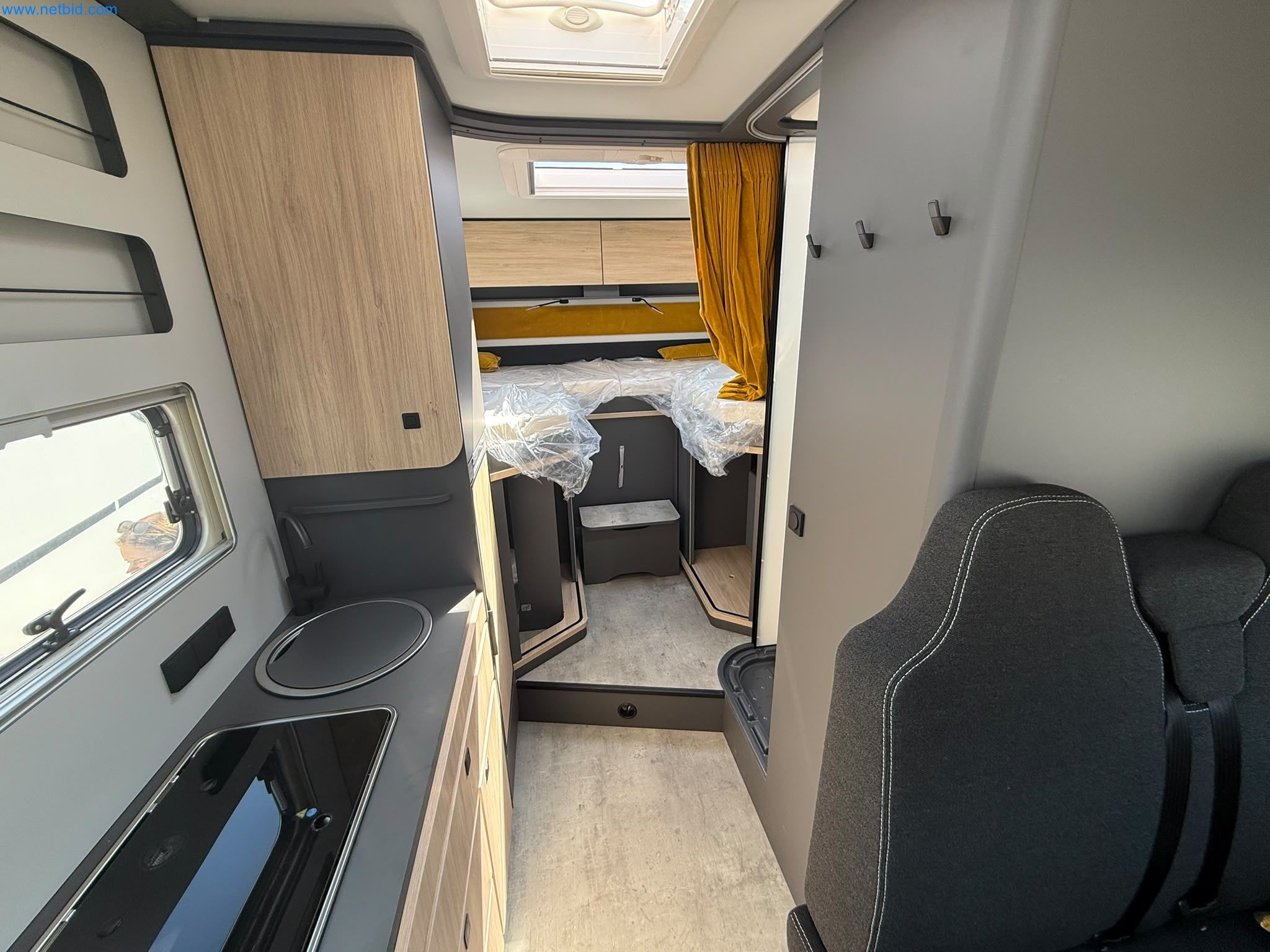 Motorhomes and recreational vehicles, travel trailers, caravan accessories, trucks, office and workshop equipment-3