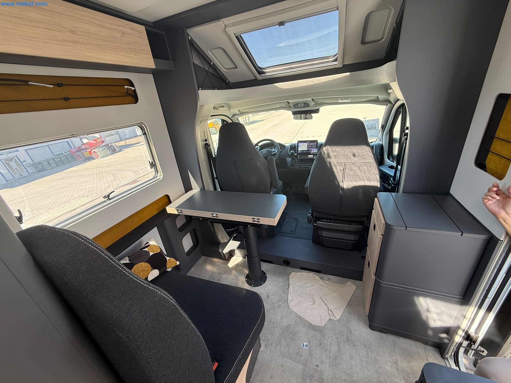 Motorhomes and recreational vehicles, travel trailers, caravan accessories, trucks, office and workshop equipment-4