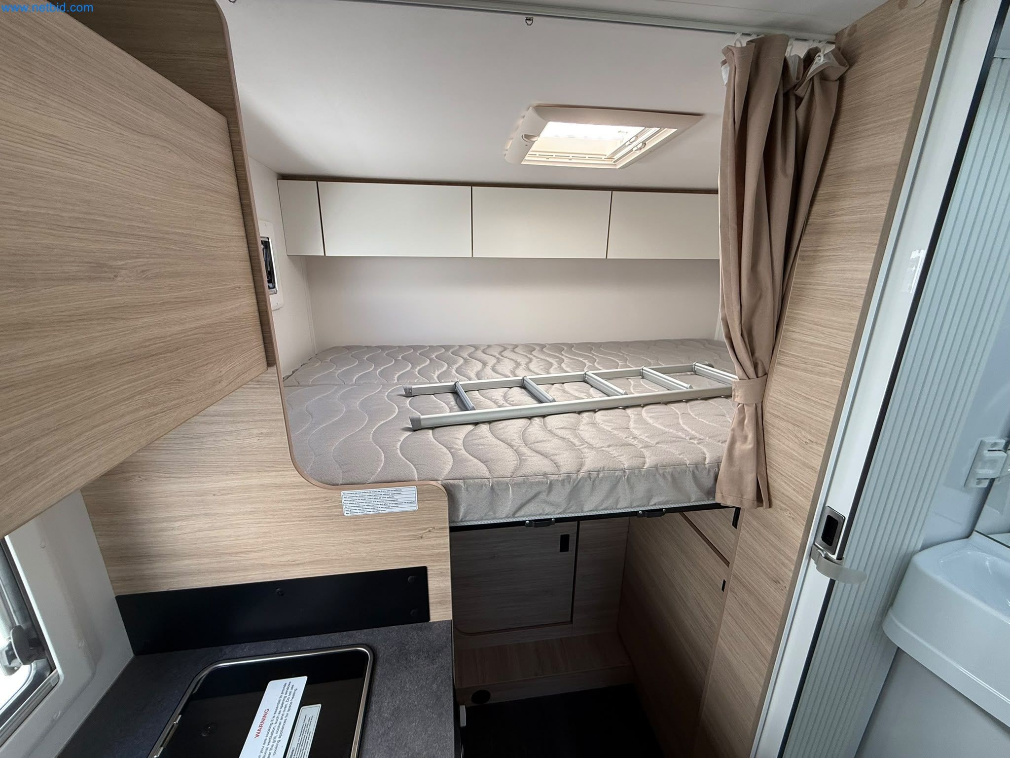 Motorhomes and recreational vehicles, travel trailers, caravan accessories, trucks, office and workshop equipment-10