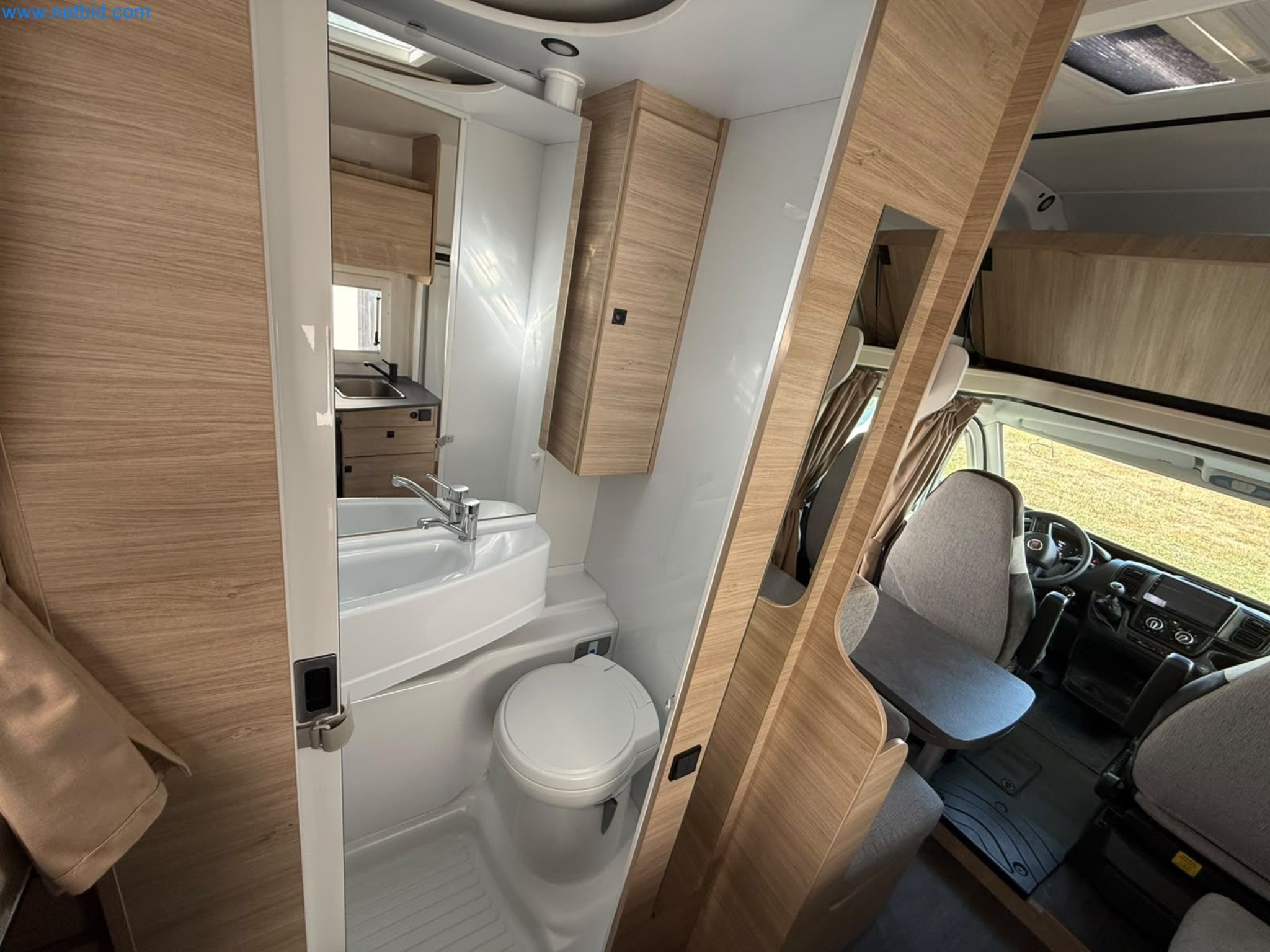 Motorhomes and recreational vehicles, travel trailers, caravan accessories, trucks, office and workshop equipment-3