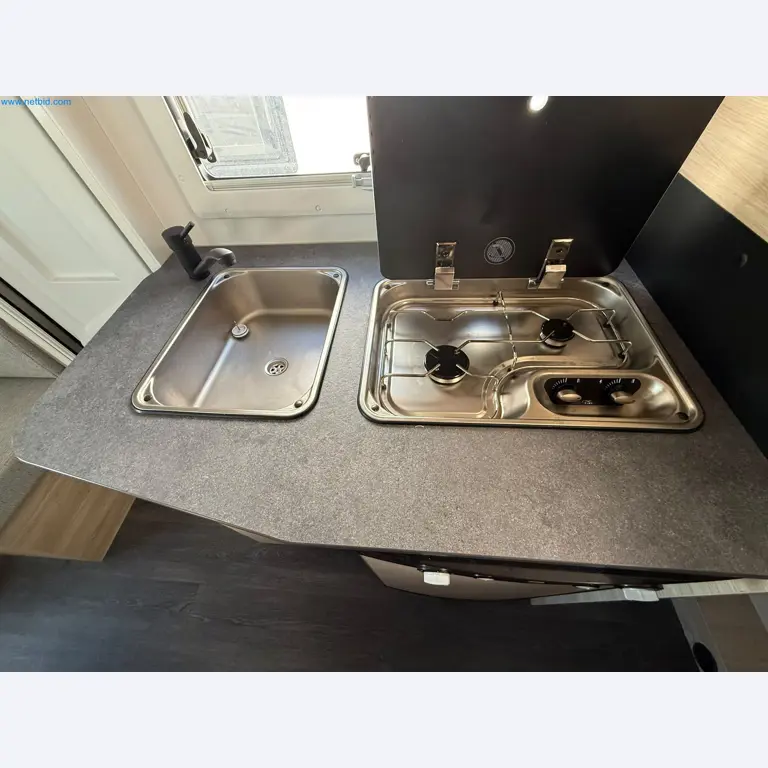 Motorhomes and recreational vehicles, travel trailers, caravan accessories, trucks, office and workshop equipment-7