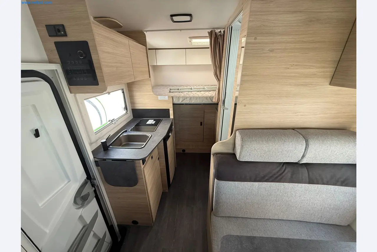 Motorhomes and recreational vehicles, travel trailers, caravan accessories, trucks, office and workshop equipment-8