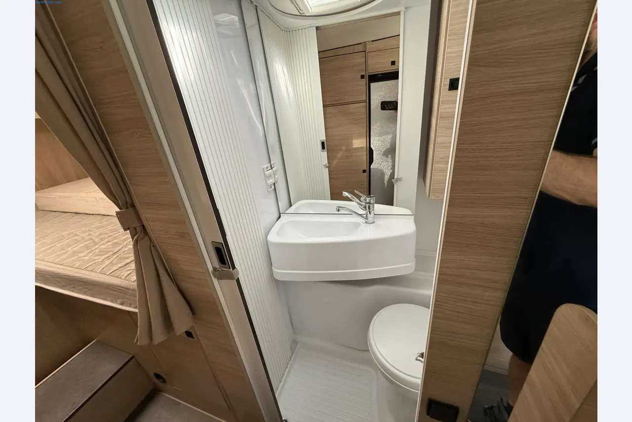 Motorhomes and recreational vehicles, travel trailers, RV accessories, trucks, office and workshop equipment-13