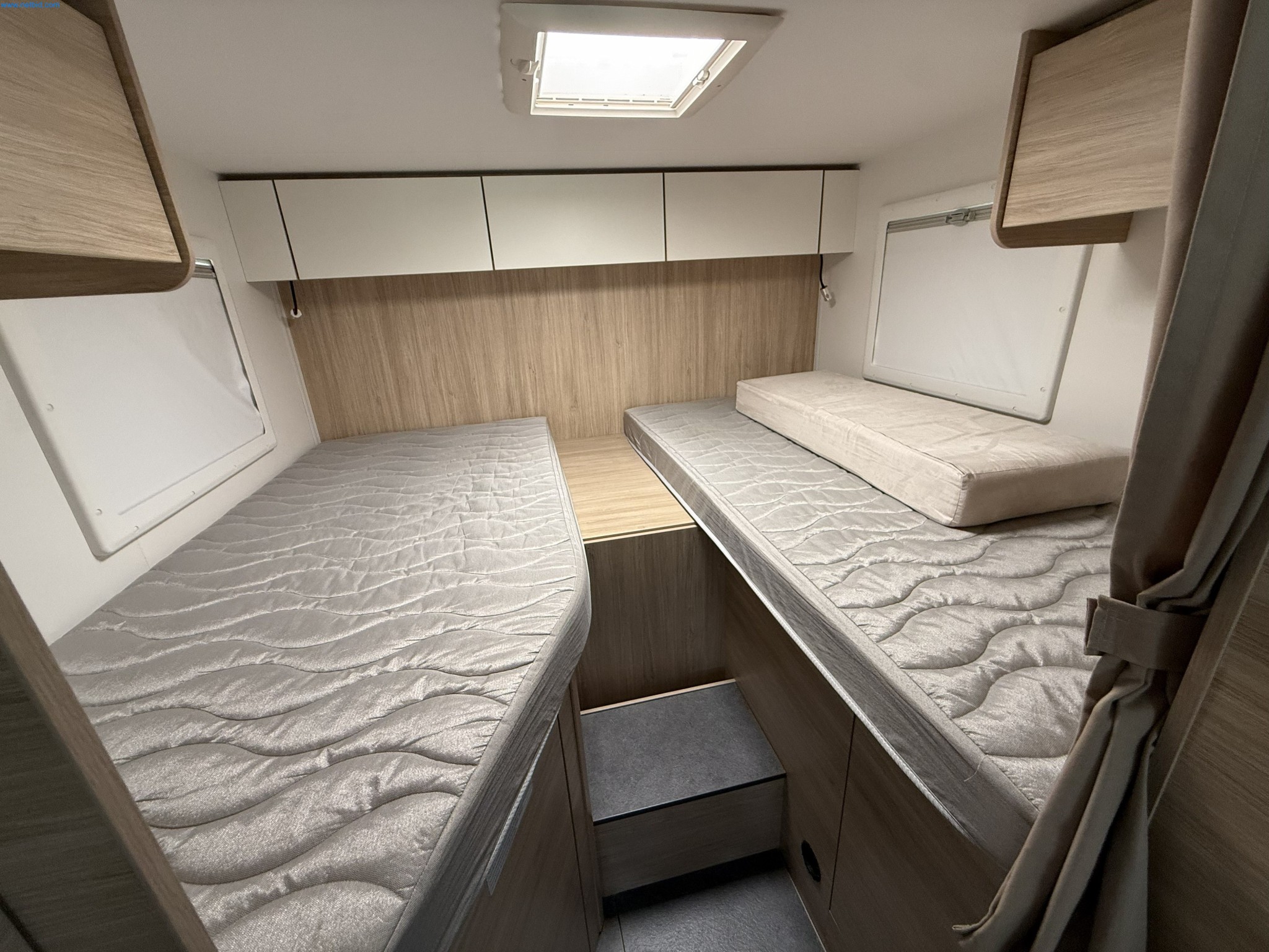 Motorhomes and recreational vehicles, travel trailers, RV accessories, trucks, office and workshop equipment-14
