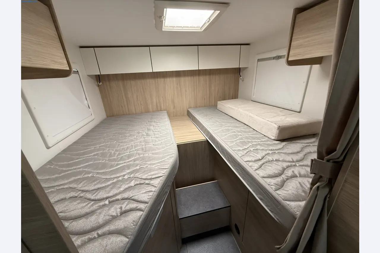 Motorhomes and recreational vehicles, travel trailers, RV accessories, trucks, office and workshop equipment-14