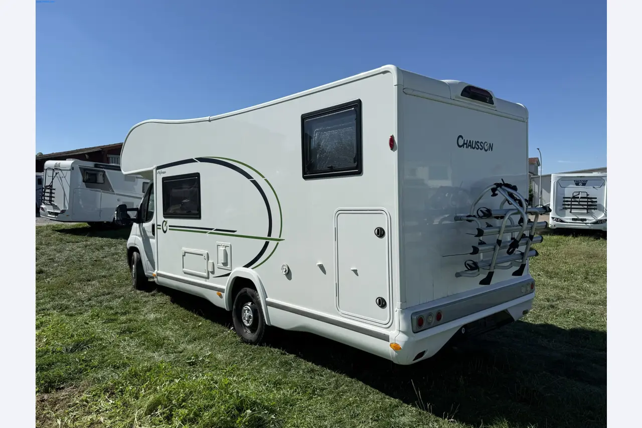 Motorhomes and recreational vehicles, travel trailers, RV accessories, trucks, office and workshop equipment-3