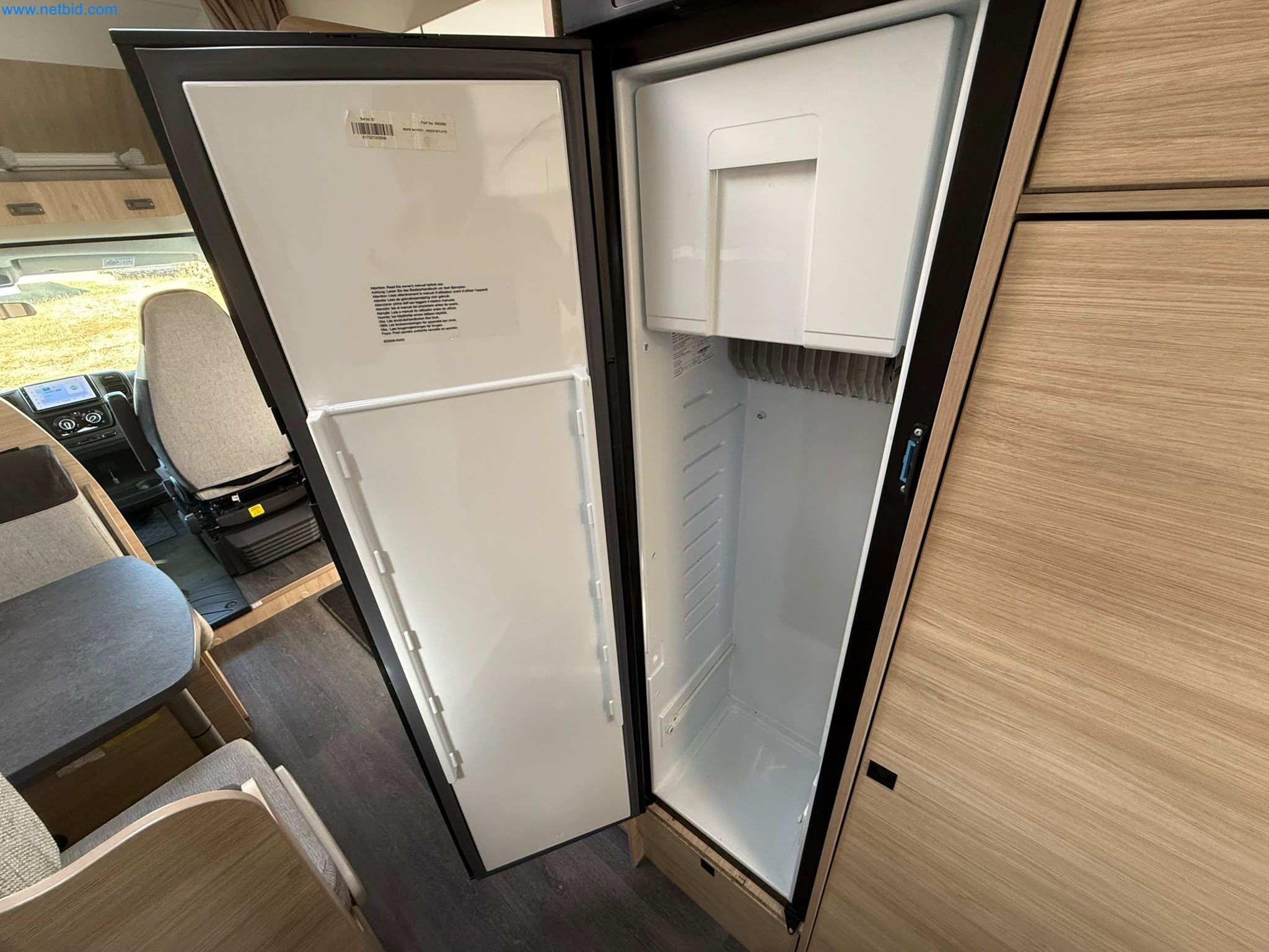 Motorhomes and recreational vehicles, travel trailers, caravan accessories, trucks, office and workshop equipment-18