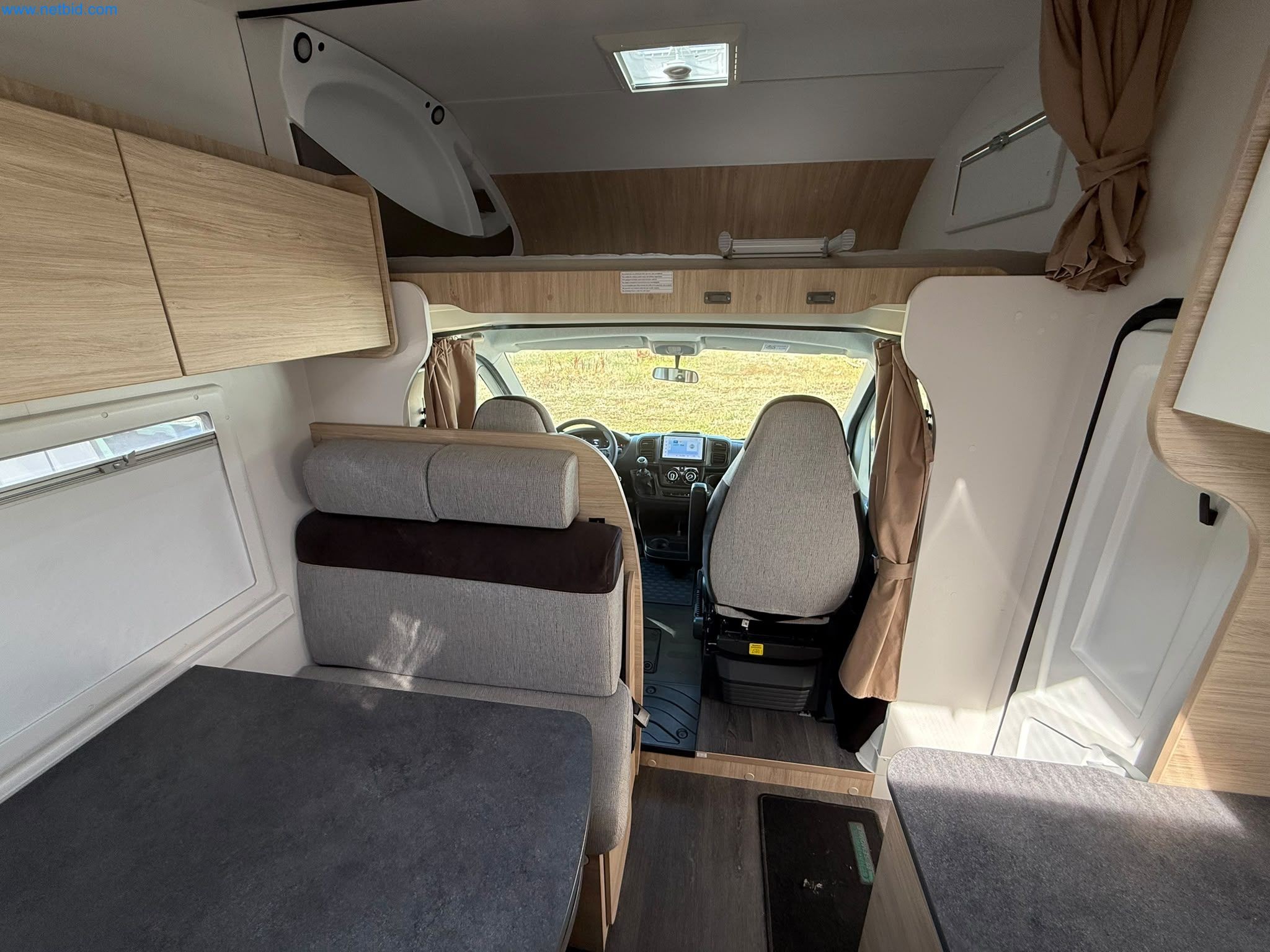 Motorhomes and recreational vehicles, travel trailers, caravan accessories, trucks, office and workshop equipment-3