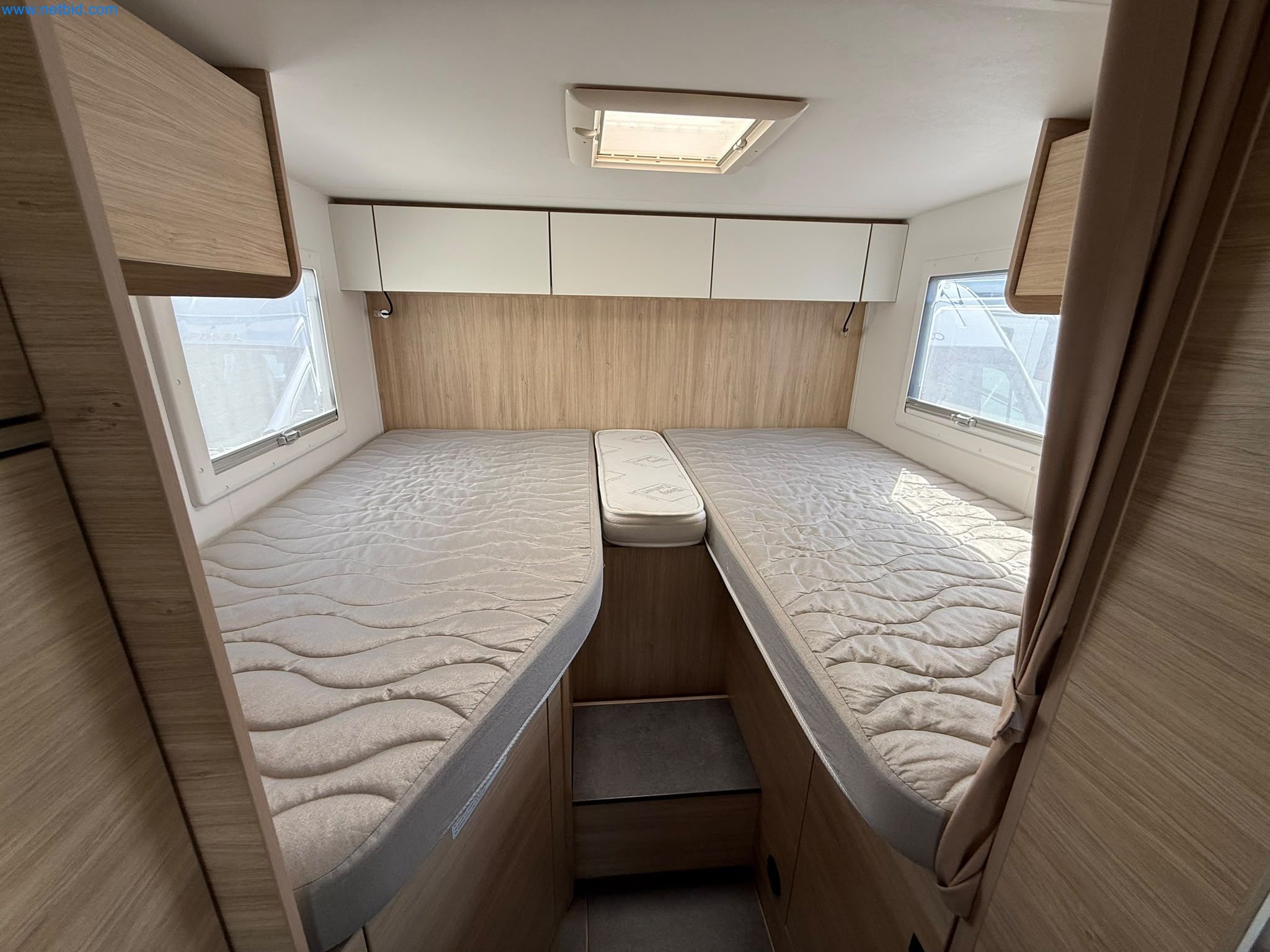 Motorhomes and recreational vehicles, travel trailers, caravan accessories, trucks, office and workshop equipment-8