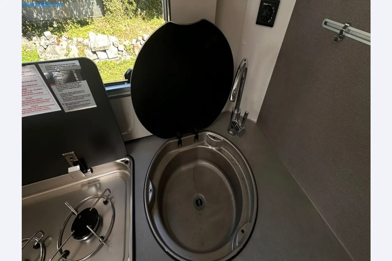 Motorhomes and recreational vehicles, travel trailers, caravan accessories, trucks, office and workshop equipment-10